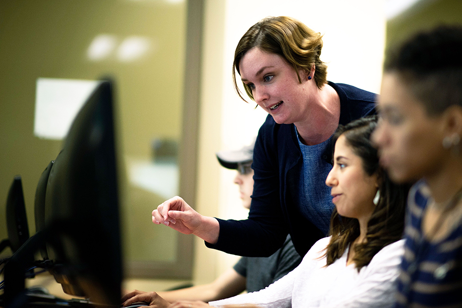 932X621 faculty photo.jpg